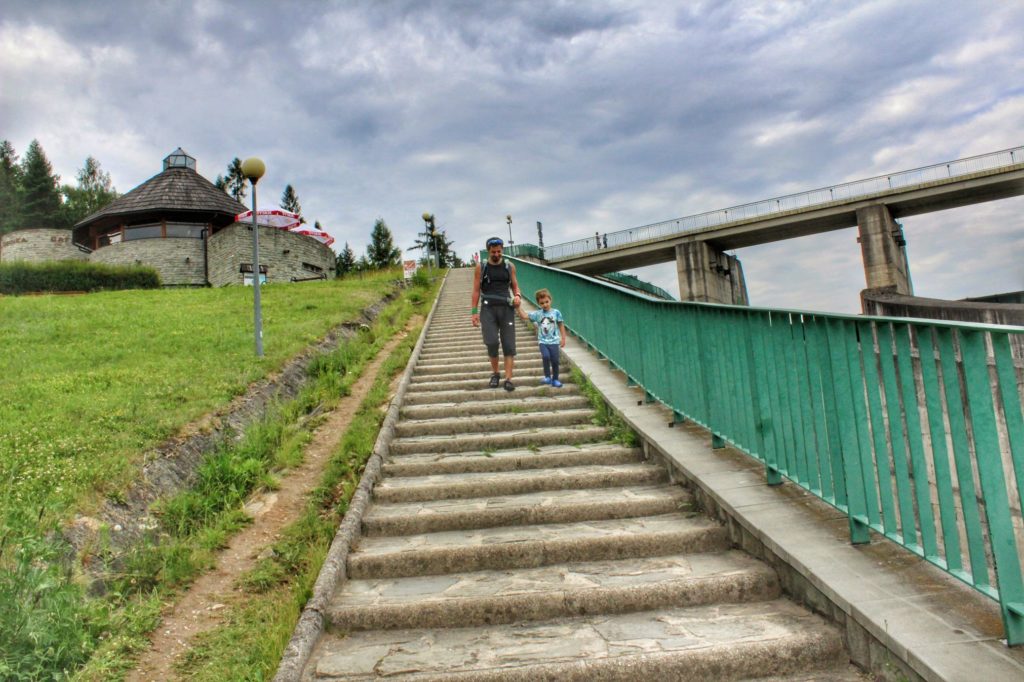Strome schody, dziecko z tatą, Zapora Niedzica