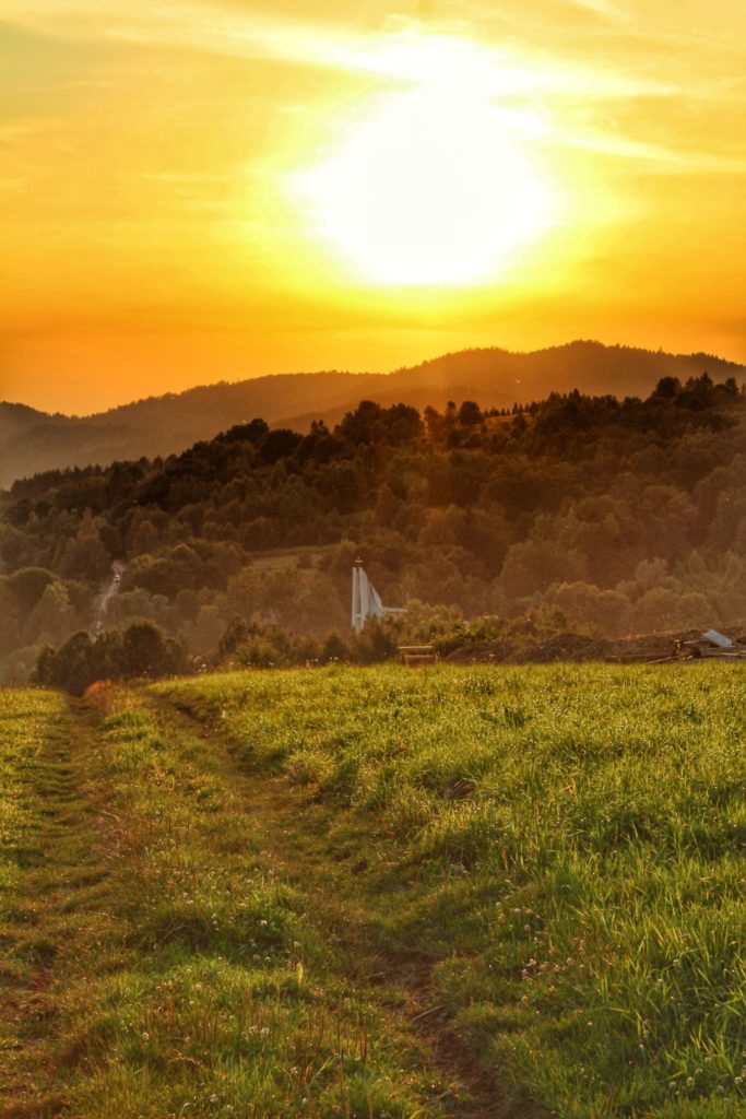 Zachód słońca w Żywcu, polana, Beskidy