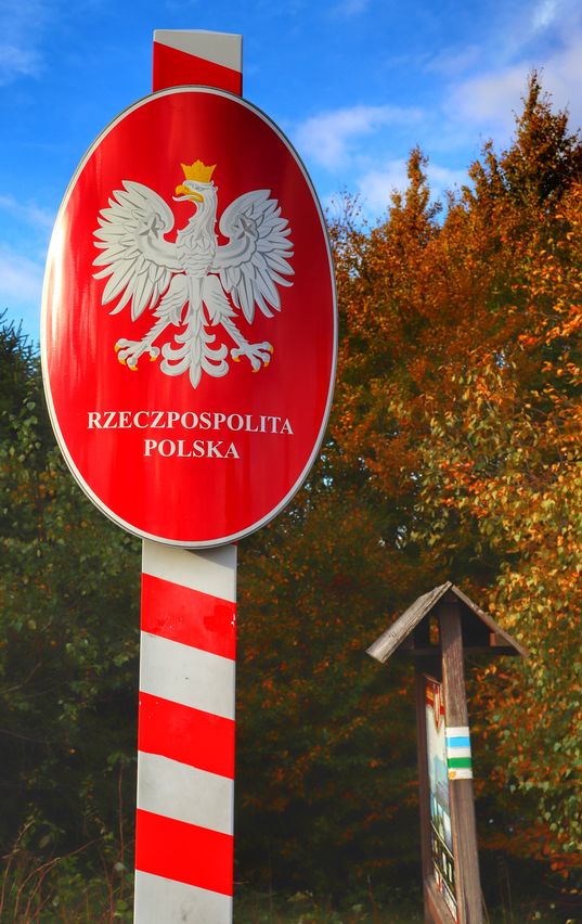 Znak Rzeczpospolita Polska na Wielkiej Czantorii w Beskidzie Śląskim