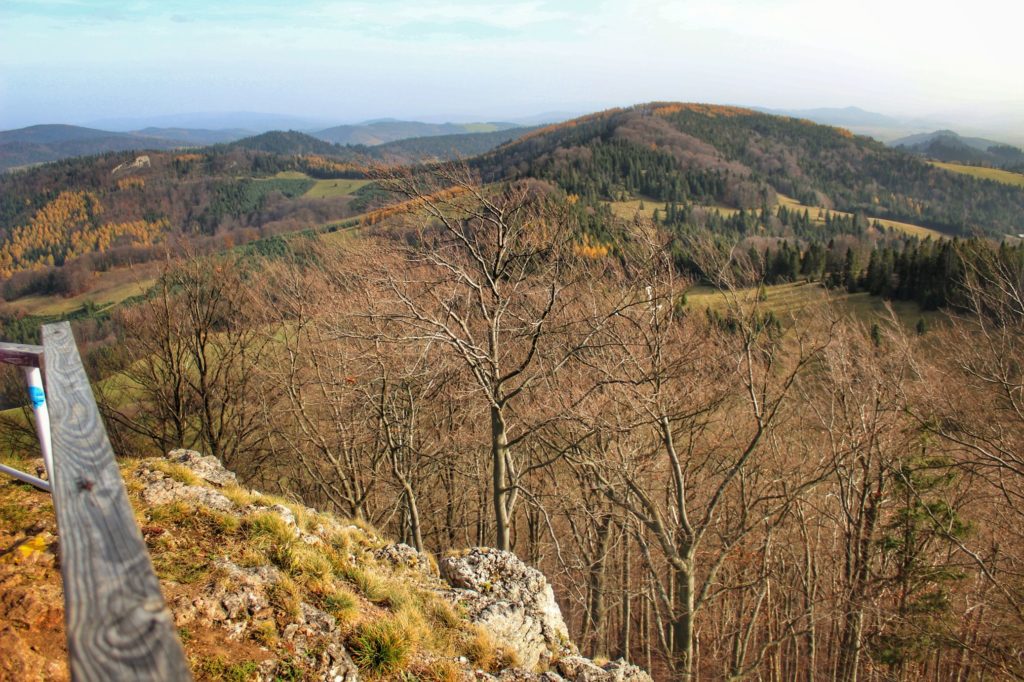 Jesienny krajobraz górski rozciągający się z Wysokiej