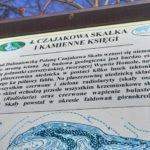Tablica informacyjna na Polanie Dubantowskiej,Czajkowa Skała i Kamienne Księgi