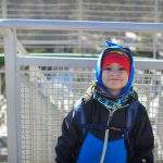 Uśmiechnięte dziecko na wieży widokowej na Szyndzielni w Bielsku-Białej