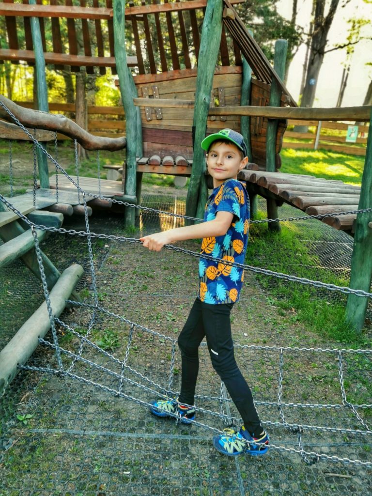 Dziecko, plac zabaw przy Schronisku Stefanka w Beskidzie Śląskim