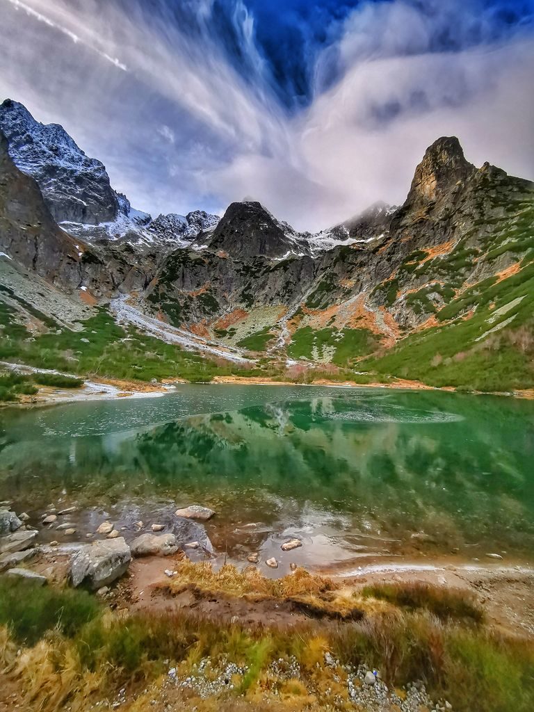 Jesienny Zielony Staw Kieżmarski, tatrzańskie szczyty