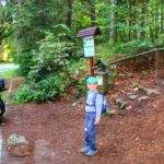 Uśmiechnięte dziecko, parking przy Zakręcie Śmierci, szlak żółty na Wysoki Kamień - Szklarska Poręba