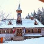 Sanktuarium Maryjne na Wiktorówkach pokryte śniegiem