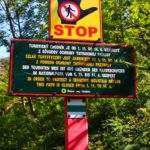 Znak STOP - szlak zamknięty Od 1.11. do 14.06. - okolica Bufetu Rohackiego, czerwony szlak na Wołowiec