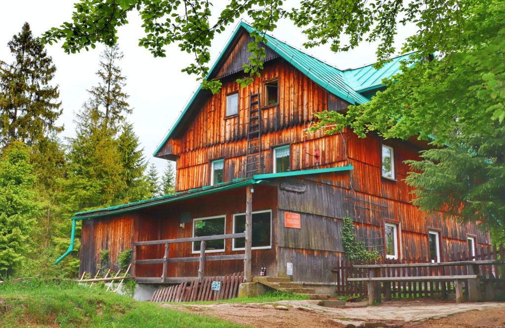 Górska Stacja Turystyczna Słowianka - drewniany budynek
