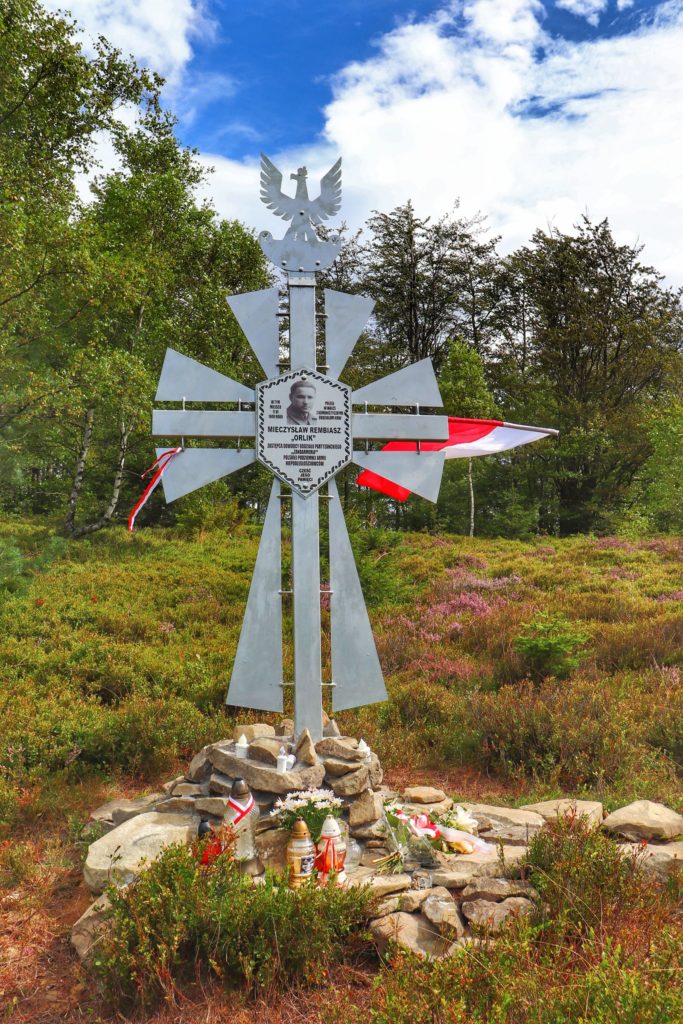 Metalowy krzyż pamięci Mieczysława Rembiasza z Orlików - Jaworzyna Kokuszczańska