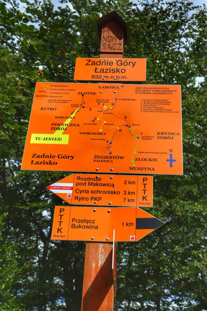 Pomarańczowa tablica - Zadnie Góry Łazisko - Beskid Sądecki