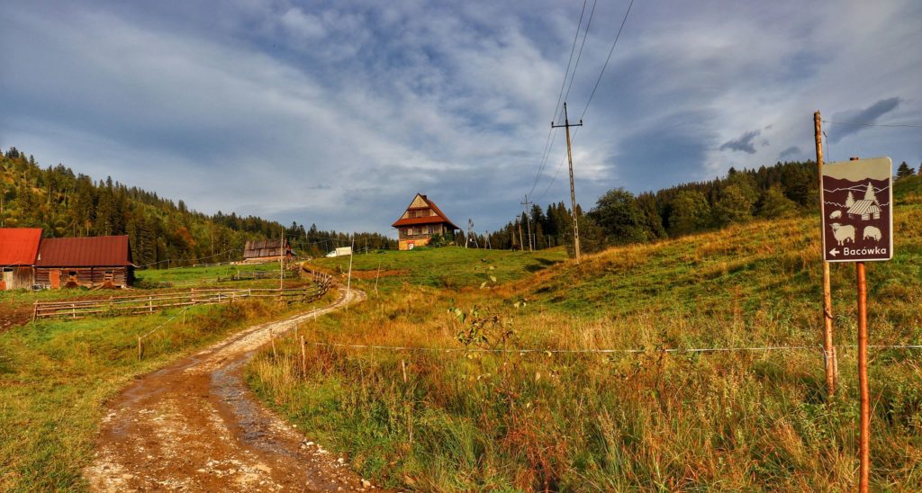 Bacówka znajdująca się przy szlaku czerwonym idącym przez Wieś Dursztyn