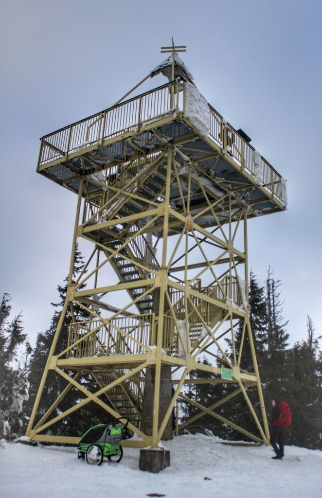 Metalowa wieża widokowa na Baraniej Górze w Beskidzie Śląskim