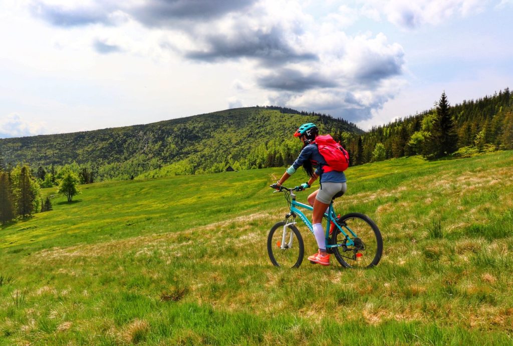 Kobieta na rowerze, Hala Barania w Beskidzie Śląskim
