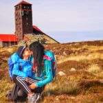 Dziecko całujące mamę w nosek, Śnieżne Kotły w Karkonoszach