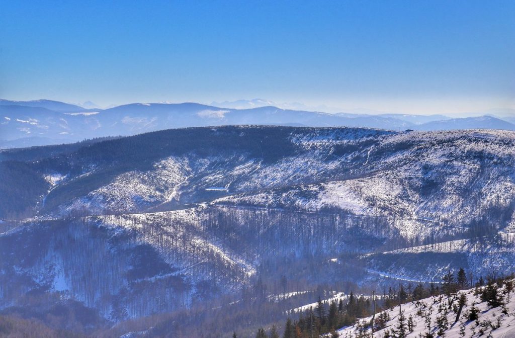 Widok na Tatry z Malinowskiej Skały, zimowa sceneria