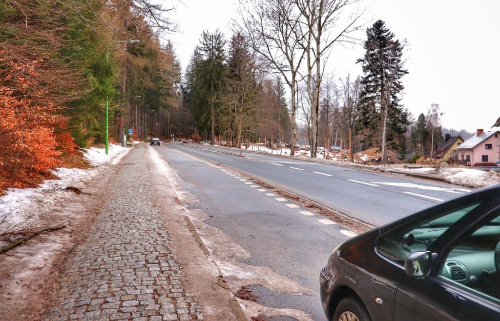 Parking przy szlaku żółtym na Śnieżne Kotły w Szklarskiej Porębie, parametry GPS parkingu 50.816759, 15.525104