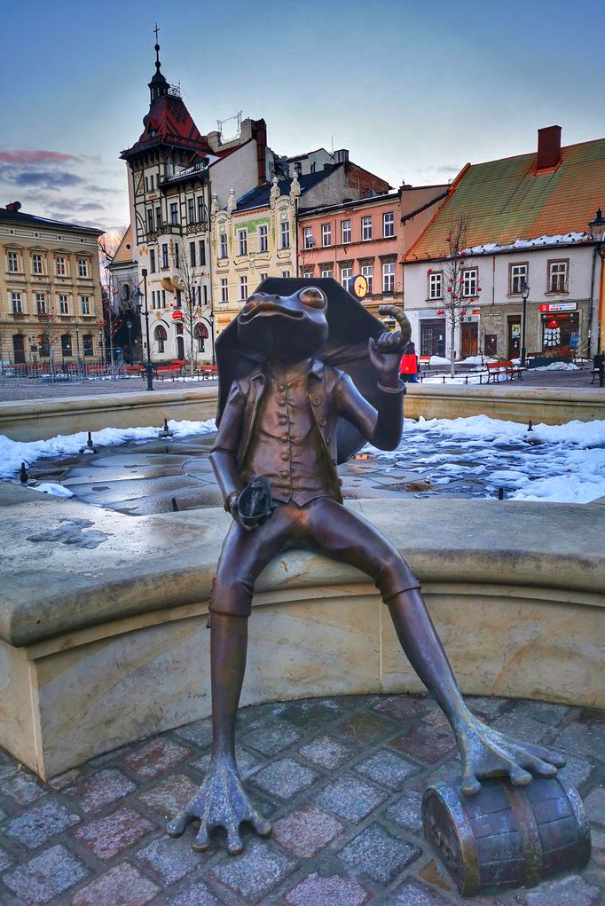 Rzeźba żaby z parasolką, Plac Wojska Polskiego w Bielsku-Białej