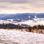 Zimowy krajobraz rozciągający się z Rabki Zaryte na Gorce