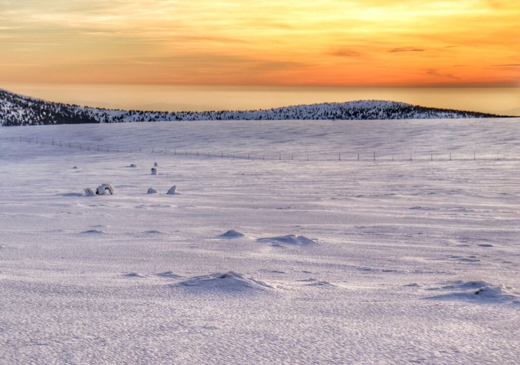 Zimowy zachód słońca na Śnieżnych Kotłach