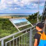 Dziecko na wieży widokowej - Rowokół