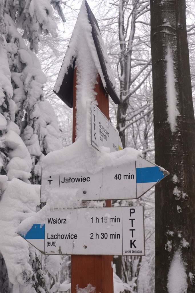 Drogowskaz - Polana Krawcowa - szlak niebieski na Jałowiec 40 minut