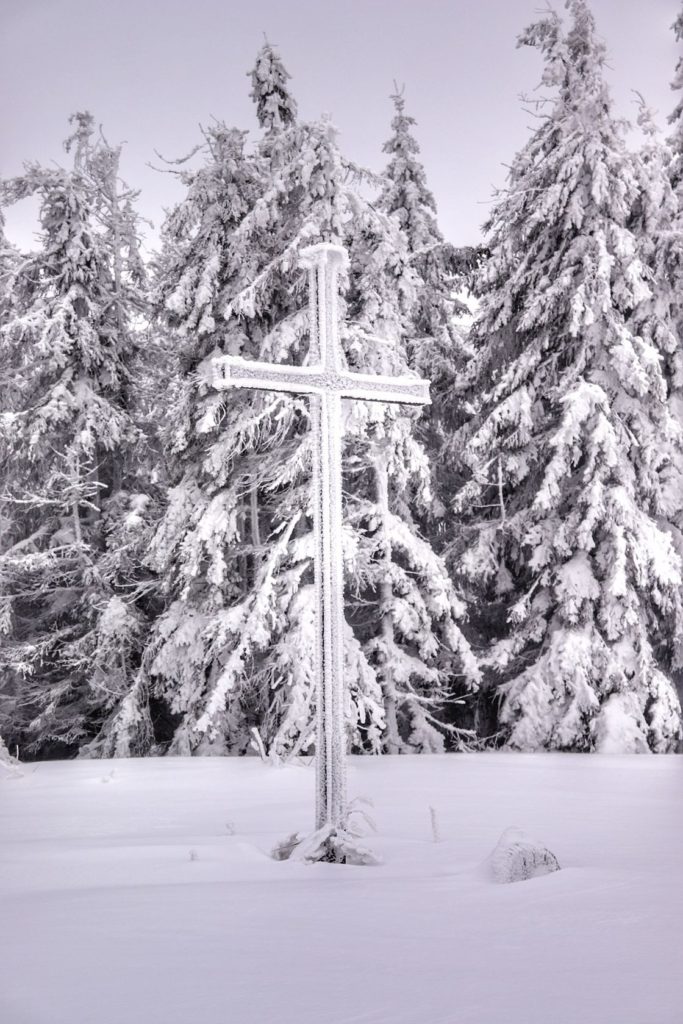 Krzyż na Jałowcu poświęcony Kardynałowi Stefanowi Wyszyńskiemu