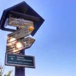 Biała tabliczka po czeskiej stronie - Trójstyk granic polskiej, czeskiej i słowackiej