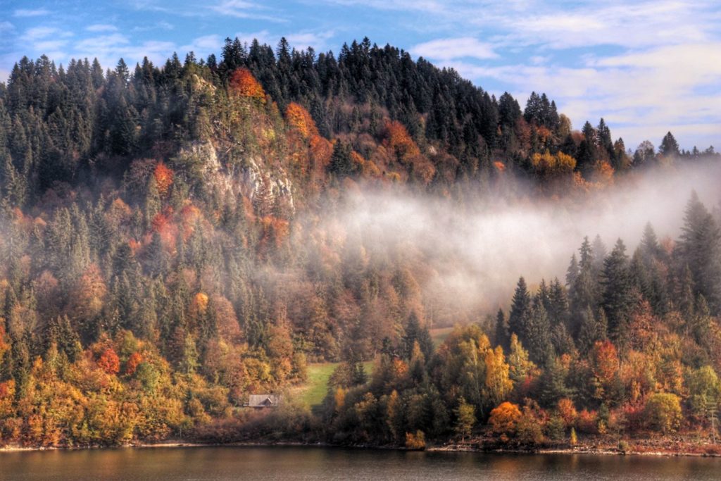 Jezioro Czortyńskie, jesienne krajobrazy okolica zapory Niedzica
