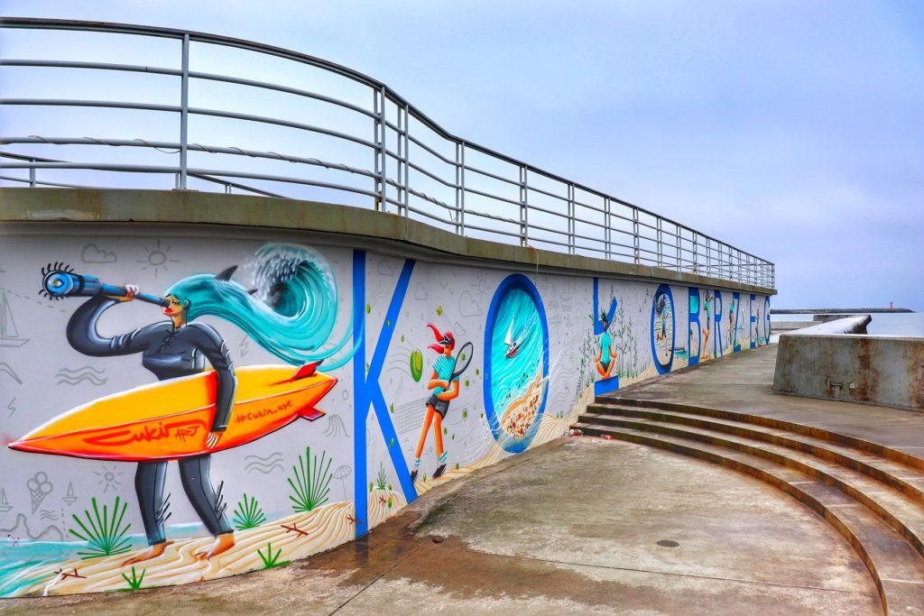 Mural z napisem Kołobrzeg - Molo w Kołobrzegu