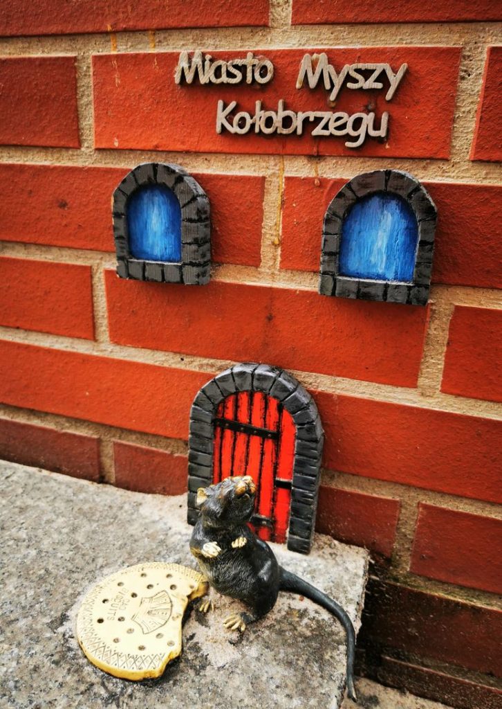 Rzeźba myszy, ser - Miasto Myszy Kołobrzeg
