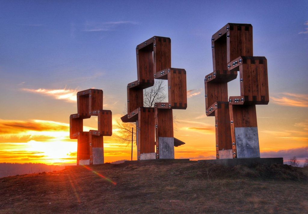 Zachód słońca, trzy drewniane krzyże - Słowacja szczyt Gruň