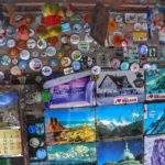 Przypinki, widokówki górskie na szczycie Klimczok w Beskidzie Śląskim