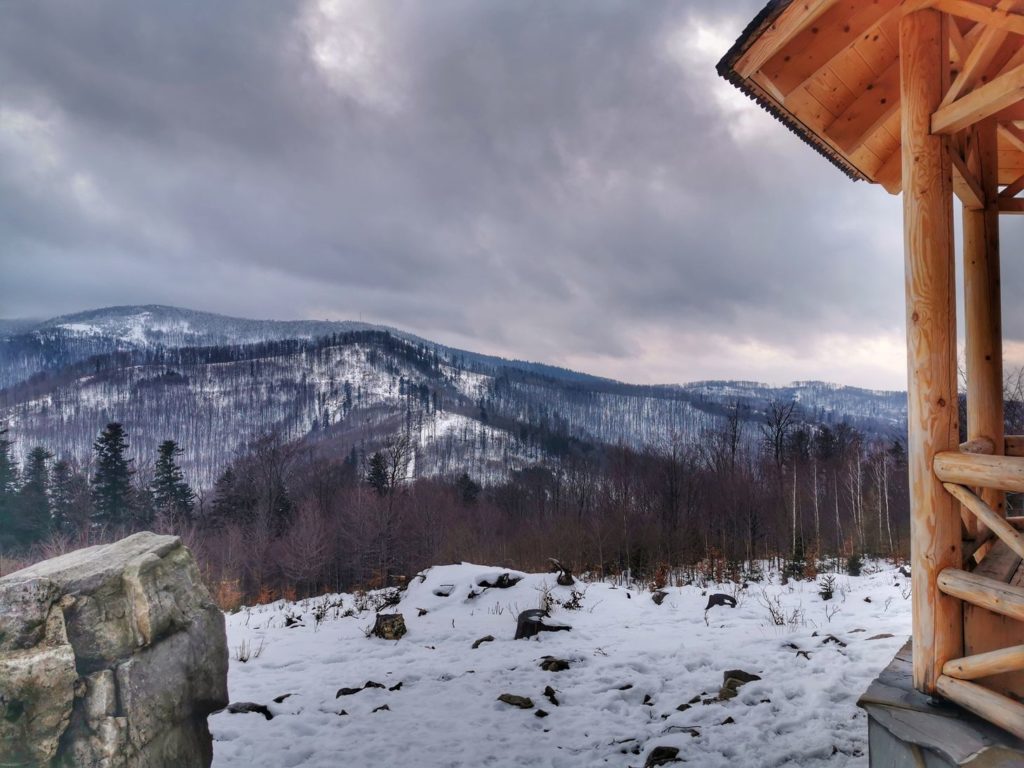 Widok na Beskid Śląski - Kozia Góra - punkt widokowy. altana widokowa