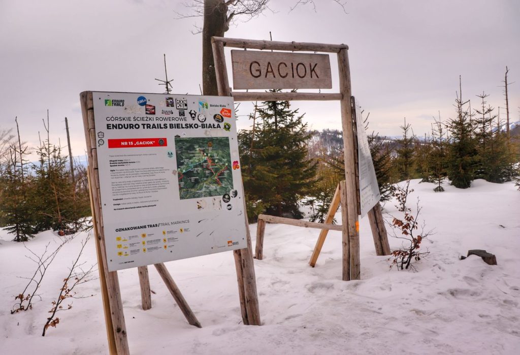 Trasa zjazdowa rowerowa GACIOK w Beskidzie Śląskim na żółtym szlaku na Klimczok