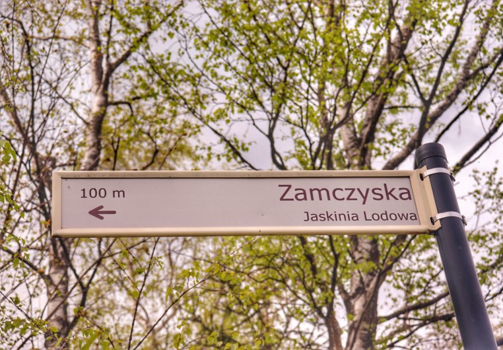 Biała tabliczka - Zamczysko, Jaskinia Lodowa 100 metrów
