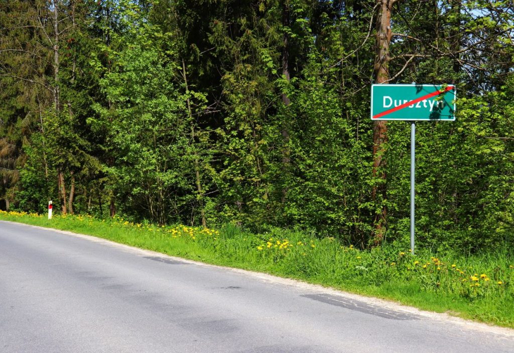 Droga, zielony przekreślony znak - Dursztyn