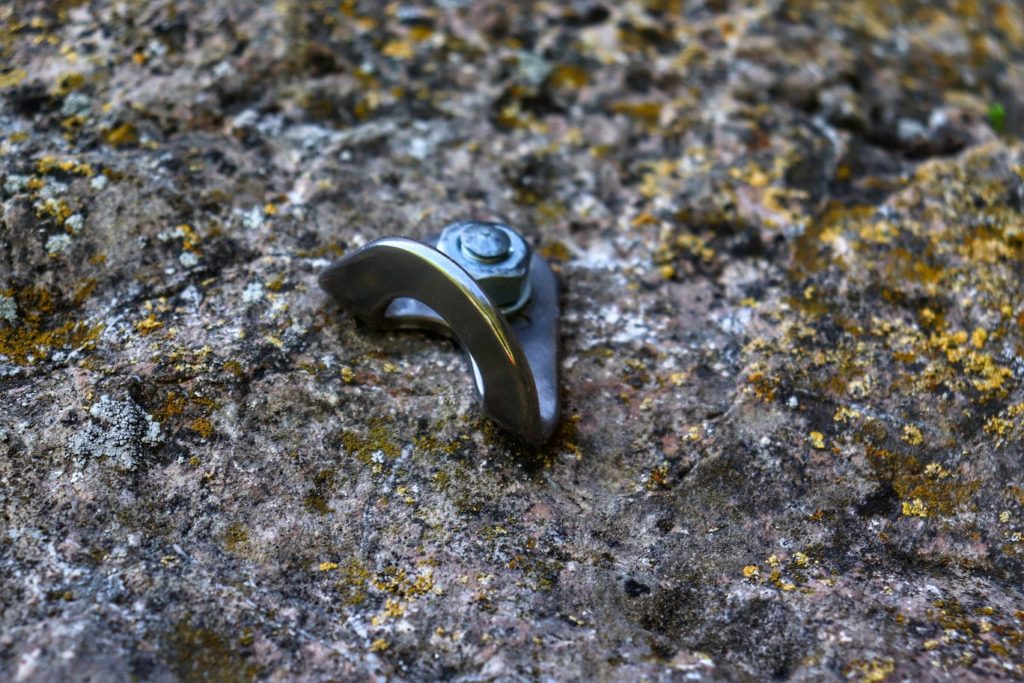 Klamra do wpięcia podczas wspinaczki na skałę Gęśle - Lorencowe Skałki w Pieninach Spiskich