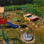 Rusinowo plac zabaw - teren przy wieży widokowej w Rusinowie