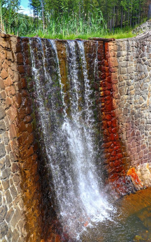 Wodospad - zbiornik retencyjny Olza na potoku Olza w Istebnej