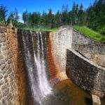 Wodospad - Zbiornik retencyjny OLZA, Istebna, niebieskie niebo