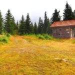 Szczyt Babiniec, drewniana chatka