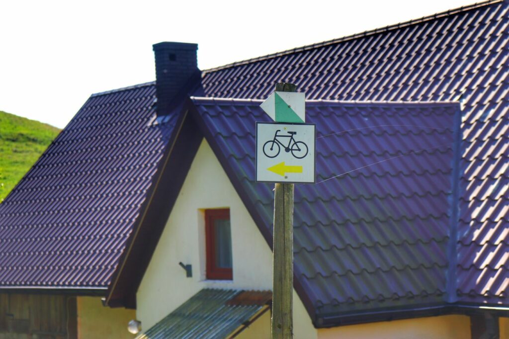 Zielony szlak spacerowy i żółty szlak rowerowy Brzuśnik na Słowiankę