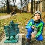 Uśmiechnięte dziecko, Kraków - smok z mapą, rzeźba