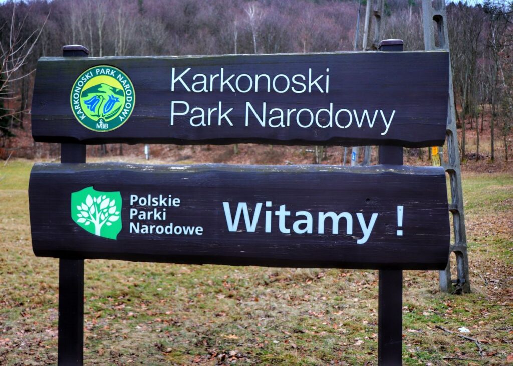Karkonoski Park Narodowy - drewniana tablica