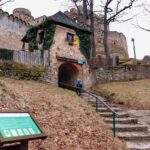 Zabytkowy Zamek Chojnik w Karkonoszach, wejście do zamku