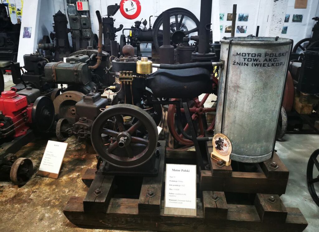 Muzeum Silników Stacjonarnych i Techniki Rolniczej w Konieczkowej, silnik