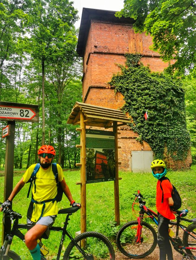 Rowerzyści, Wieża Gichtowa - dawna huta „Waleska”