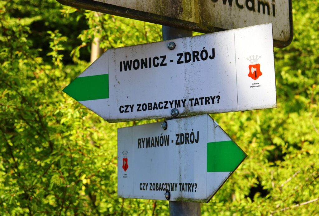 Drogowskaz, szlak zielony - czy zobaczymy Tatry