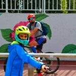 Uśmiechnięci rowerzyści, dziecko z tatą, Goczałkowice-Zdój