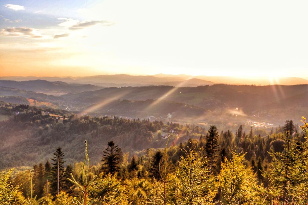 Beskid Żywiecki, zachód słońca, szczyt Rachowiec